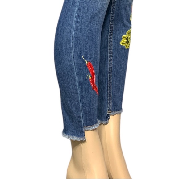 INDIGO REIN Gorgeous Embroidery Ankle Blue Jeans    Size 9 - Picture 9 of 16